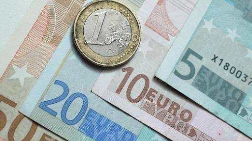 Apakah Euro Akan Terus Anjlok ke 1.21545 ? 