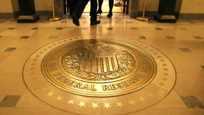 Gold bergerak tipis menunggu keputusan Fed