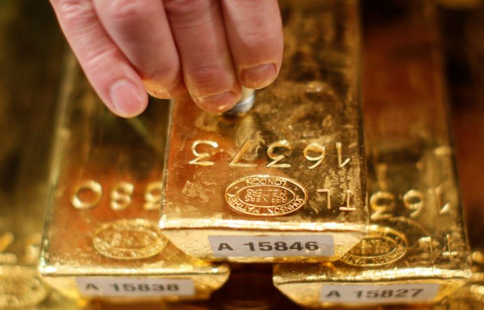 harga emas naik tembus $1900